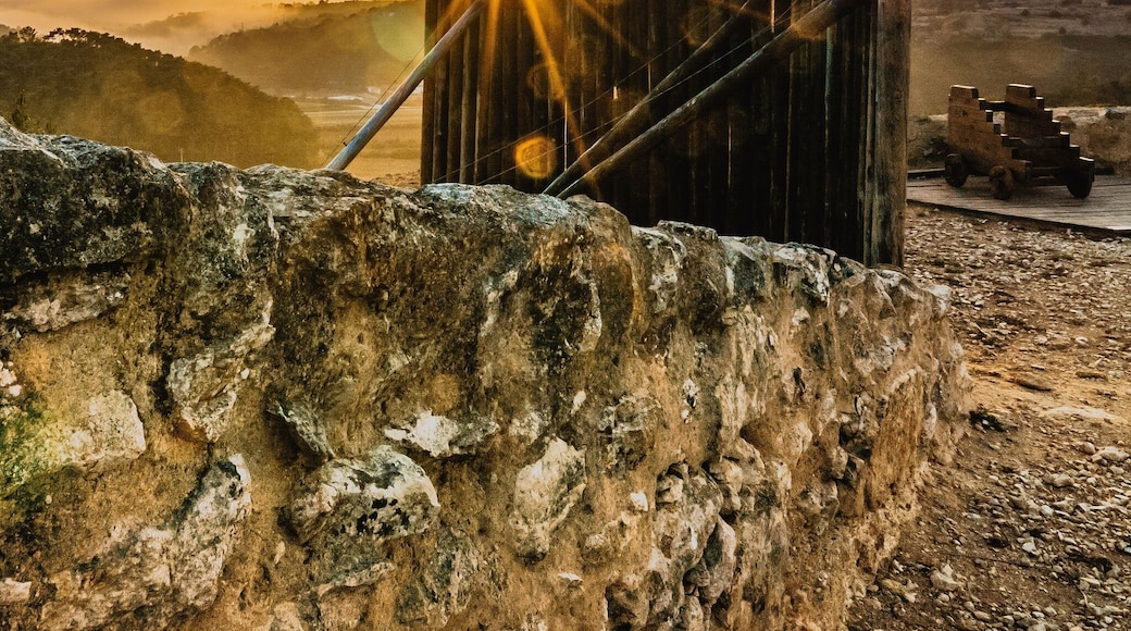 One of the fortifications build in XIX century to defend Lisbon from the French invasions. It offers a splendid view from the top to adjacent valleys and the sea. #bvstrove