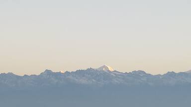 萨满山日出Sunrise II Shamanka - Russia
萨满山是萨满教的圣山,萨满山是奥利洪岛地址较高的地方,是看日出日落和拍摄绝佳的地点!