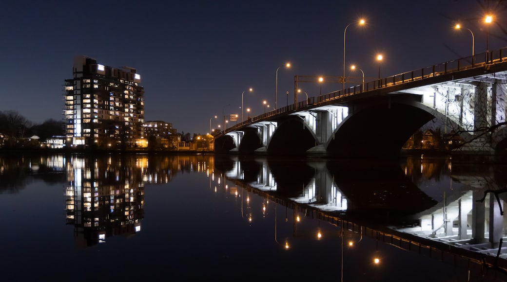 Pont Viau en soirée