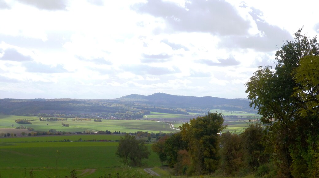 Blick vom Südrand des Göttinger Waldes nach Süden über Diemarden und Reinhausen auf den Reinhäuser Wald