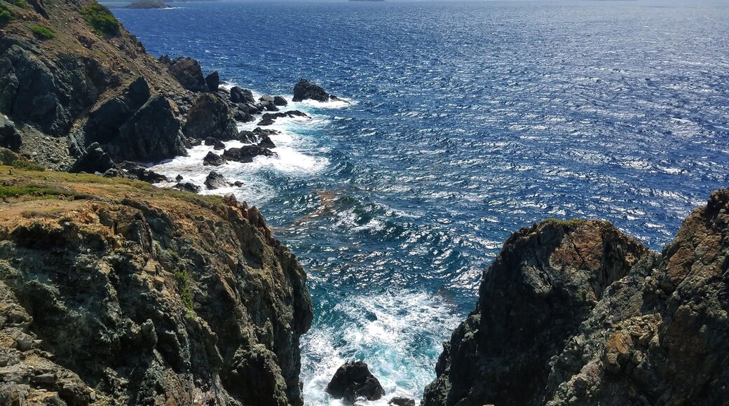 The cliffs on the Ram's Head trail shortly before the peak
