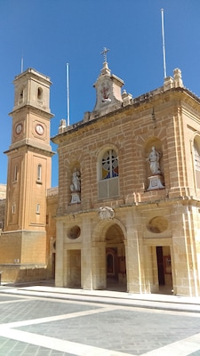 This media shows the protected monument with the number 00651 in Malta.