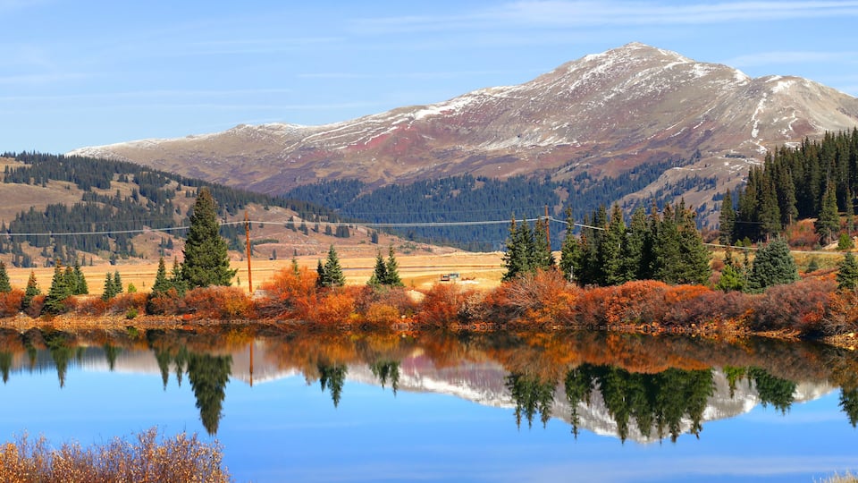 A mountain range with a lake reflecting the scenery.