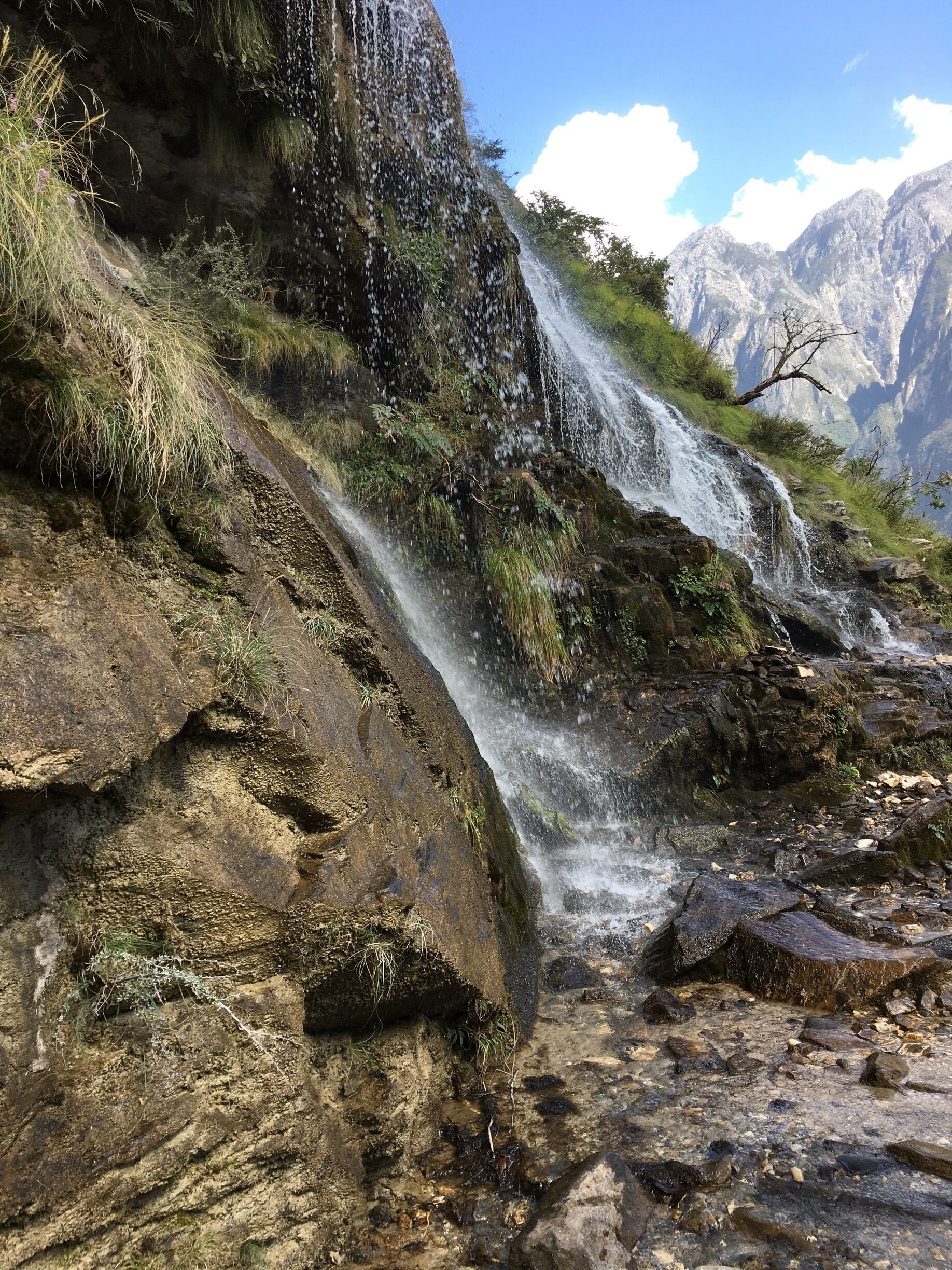 While hiking along the upper road at Tiger Leaping Gorge