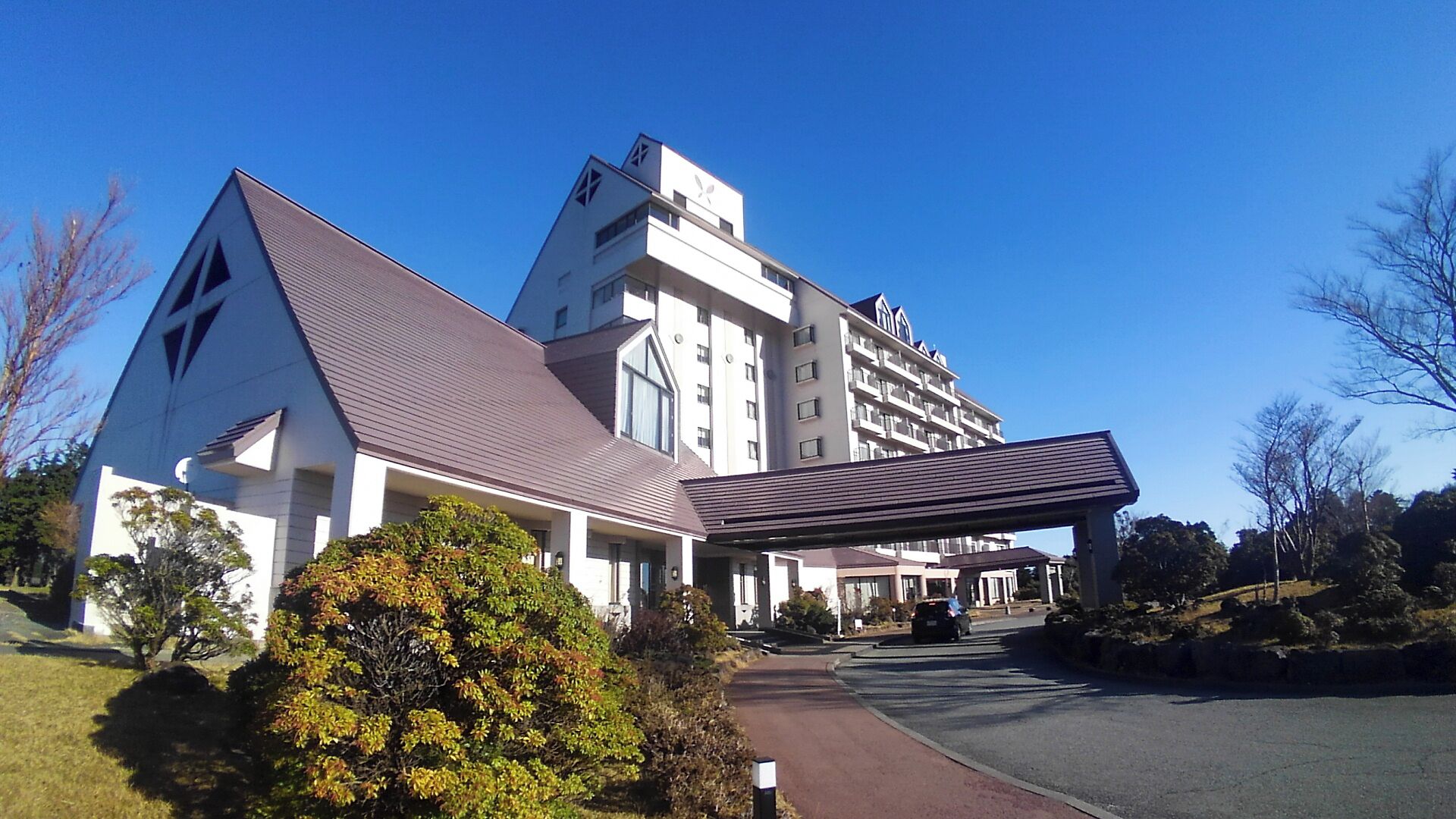 A modern building with a triangular roof and a covered walkway.