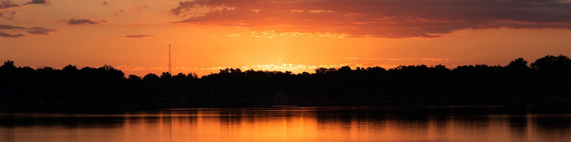 Michigan summer sunrise. Upper Crooked Lake