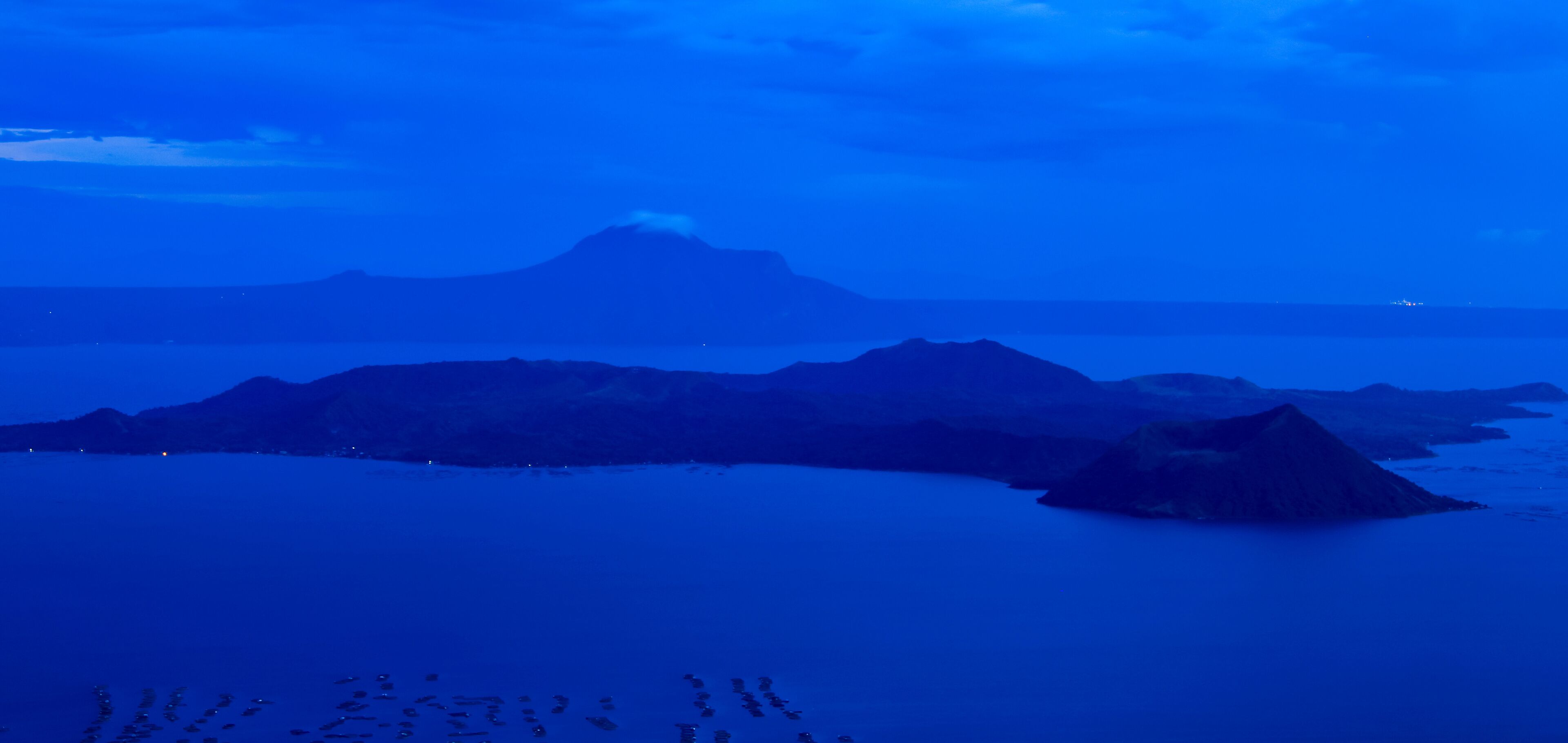 lake taal volcano tagaytay philippines