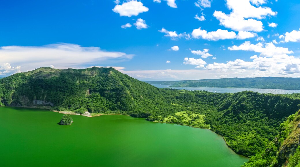 lake taal volcano tagaytay philippines