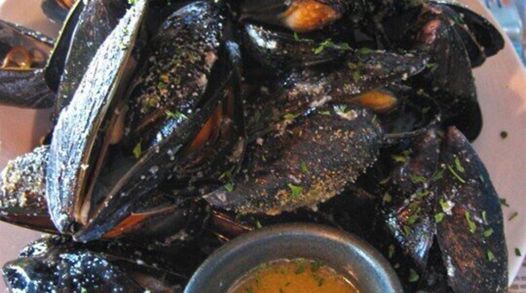 Very small restaurant, but great mussels and oysters shucked on the spot. Nice view if you can snag the (single) table by the window. Open in summer, reservations highly recommended. #delicious
