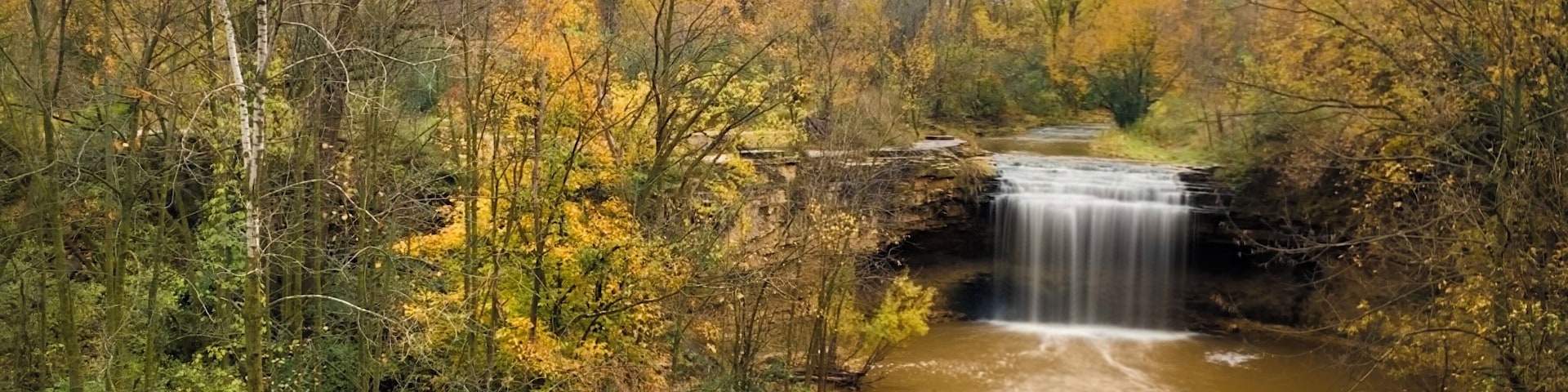 A very pretty waterfall, with an easily accessible overlook.
