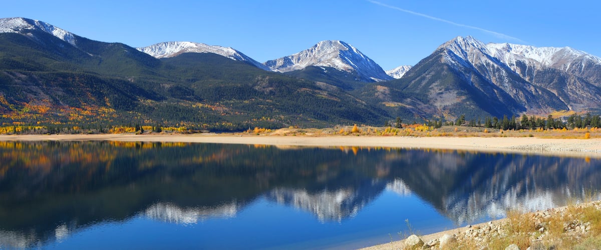 A mountain range with a lake reflecting the scenery.