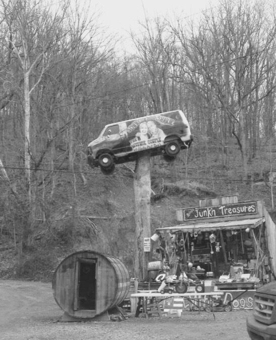 Junkin treasures at hillbilly hotdogs! #roadtrip 