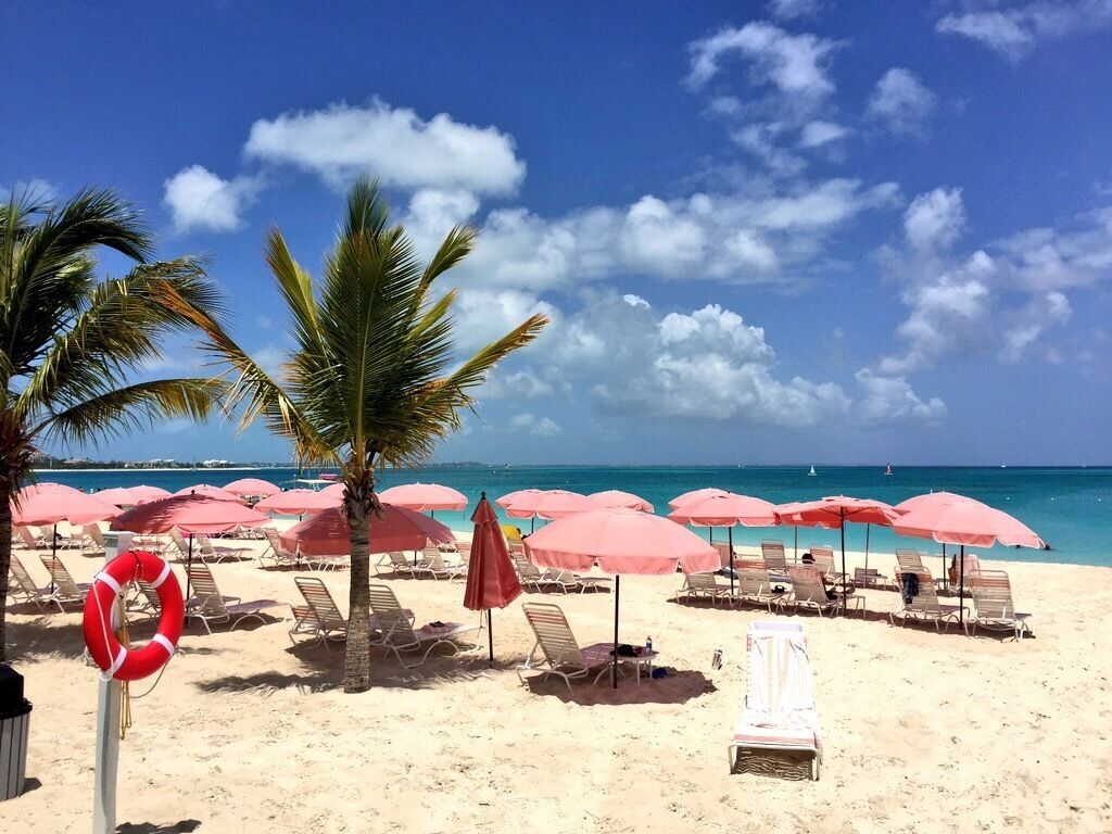 Friday morning vibes on this beautiful morning in the #turksandcaicos 
Stunning white silky sand beaches 
