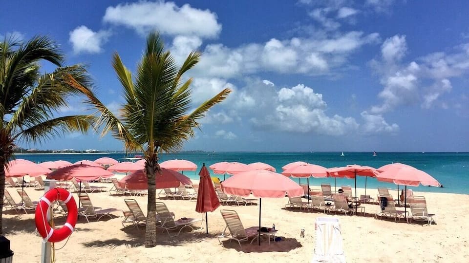 Friday morning vibes on this beautiful morning in the #turksandcaicos
Stunning white silky sand beaches