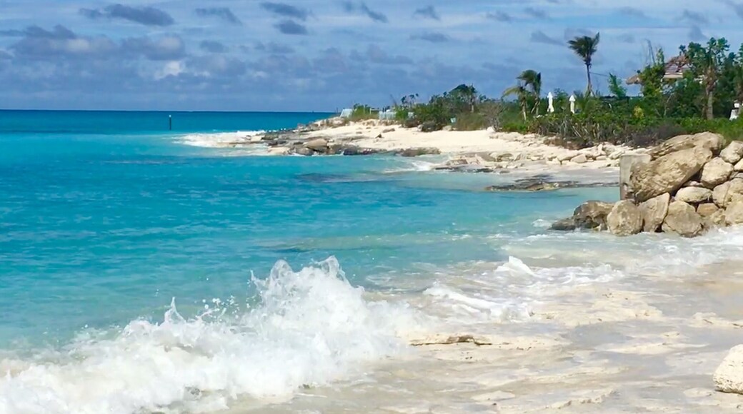 Beautiful small remote beach!! Breathtakingly beautiful!!
