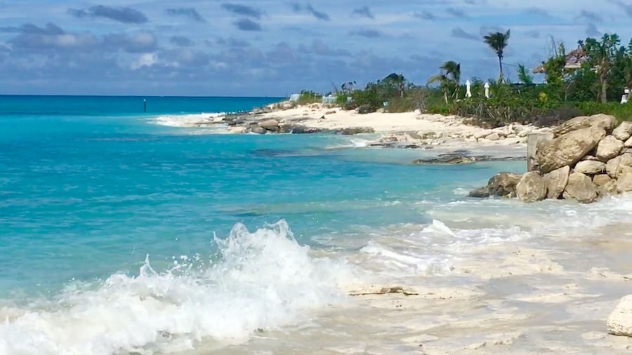 Beautiful small remote beach!! Breathtakingly beautiful!!