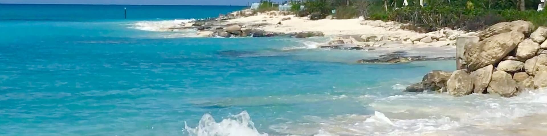 Beautiful small remote beach!! Breathtakingly beautiful!!