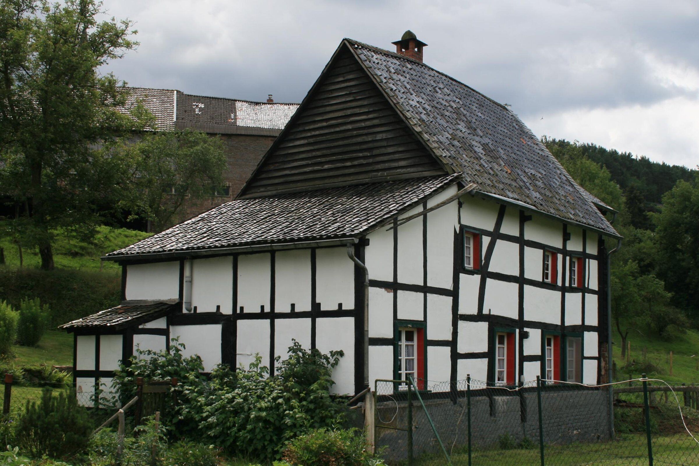 This is a photograph of an architectural monument. It is on the list of cultural monuments of Heimbach, no. 4