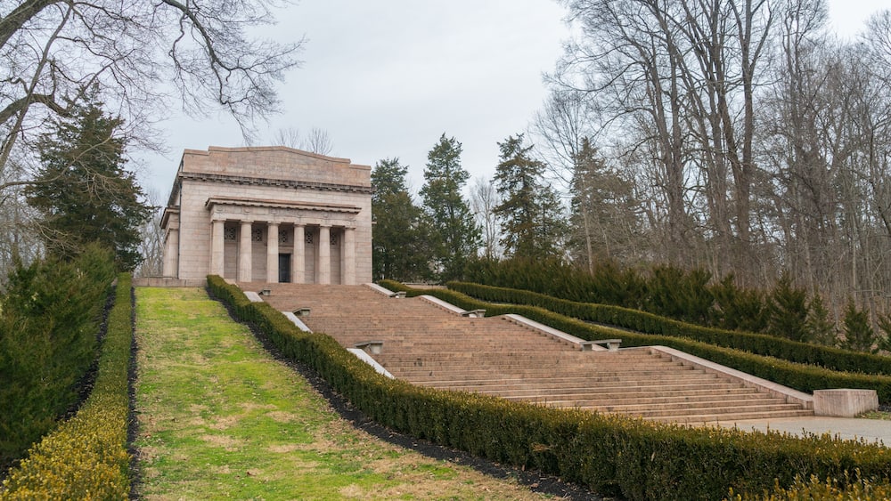 Monument at Abraham Lincoln Birthplace National Historical Park