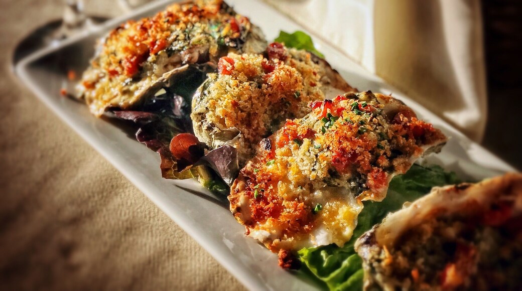 Best baked oysters I’ve ever had, and I don’t usually like my oysters cooked! :)
This is my favorite seafood restaurant in the entire Washington state. I usually dine here after I work up a sweat doing a 7 mile hike at the Oyster Dome trail right across from the restaurant.
However, don’t let the unassuming exterior full you, it’s a nice restaurant with an amazing view of the water and the islands...quite romantic even. :)
#goodeats