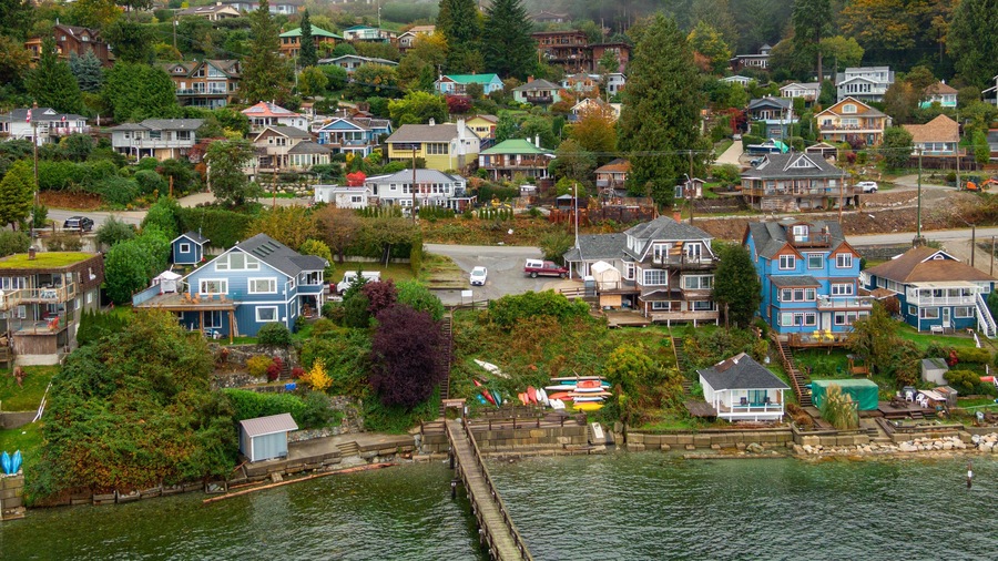 Granthams Landing showing general coastal views, landscape views and a coastal town