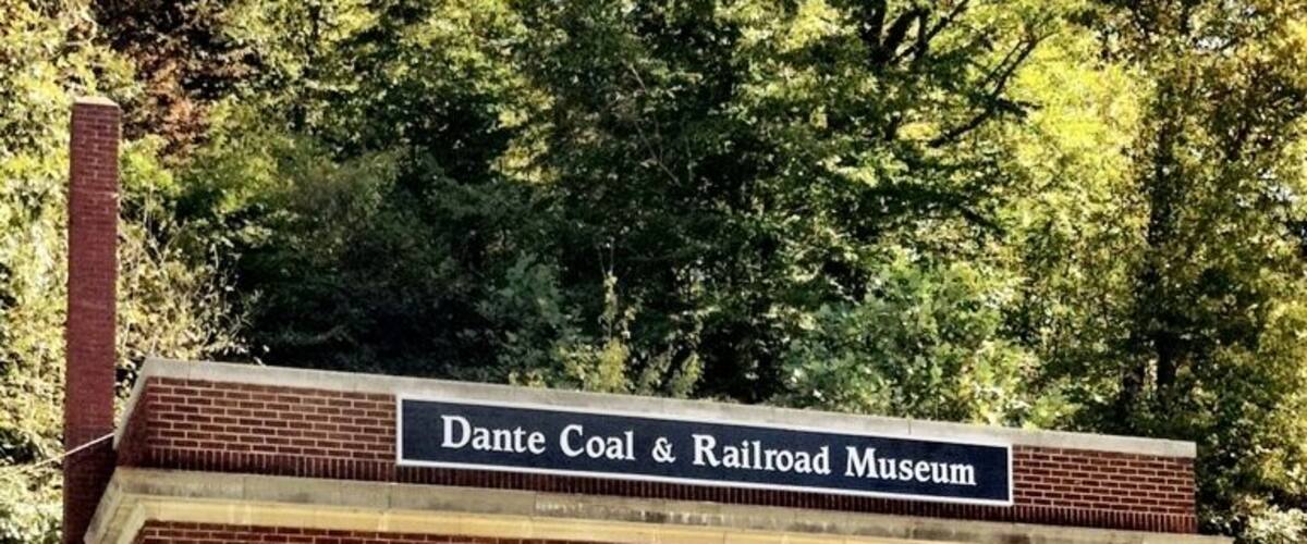 A brick building with a sign reading "Dante Coal & Railroad Museum."