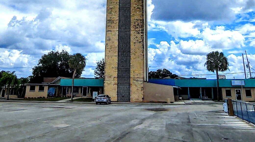 Other than its actual existence began in 1960, seemingly every other 'fact' about the Lake Placid Tower contains conflicting information.
It's either 240 ft or 270 ft tall. It's either made from concrete blocks, reinforced concrete, or limestone. It may or may not have been the world's greatest concrete block building when it opened.
The tower was built to capitalize on the 40 mile scenic view and the numerous lakes and caladium fields that surround Lake Placid, on the Central Florida Ridge.
The tower closed to visitors in the early 80's due to lack of interest. Ownership changed hands and the tower began receiving visitors a couple years later. The tower is closed seemingly for good as of sometime in the 2000's.
The structure that once touted the "highest payphone in Florida" now operates solely as a cell phone tower.
#Trovember