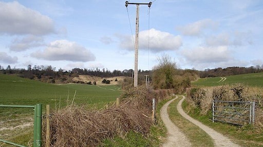 Track to Frogs Hole. From the Pilgrim's Way / North Downs Way just east of Hollingbourne. The house itself may be seen in 19759.