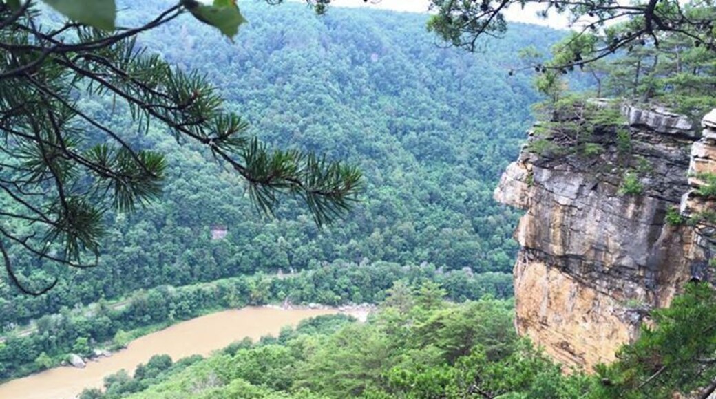 Spectacular views along the Endless Wall Trail.