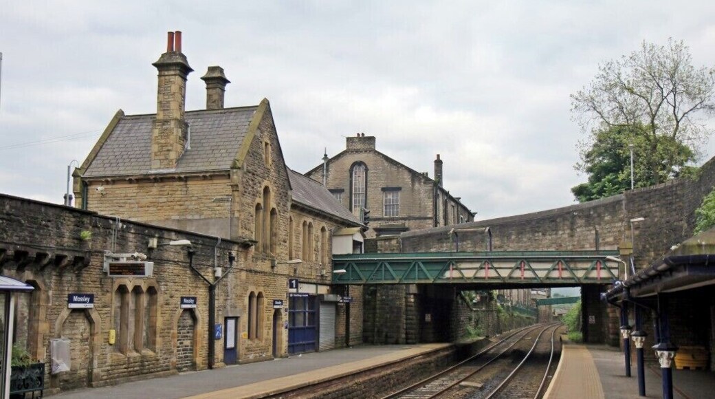 Station buildings, Mossley railway station
