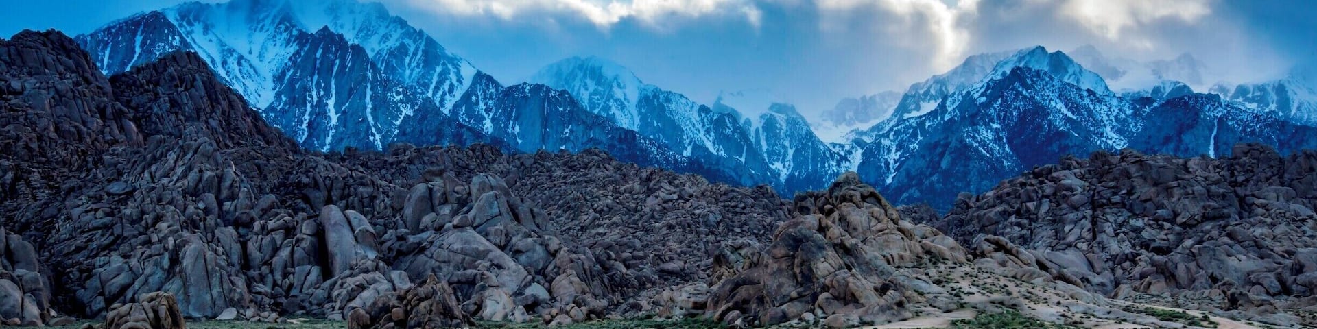 Wait a long time for the clouds to move over the mountains and to have a gloomy look. Mt Whitney never gets old!
#BvSMountains
#travel #mtwhitney #california #photography #landscape