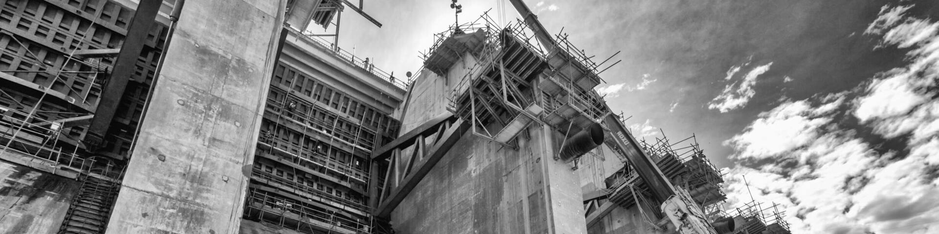 To build a dam is always difficult, given the massive amount of materials required to do so. This one, located in the Tárcoles River, Costa Rica, was particularly challenging for the ones that were part of the team in charge of the construction.