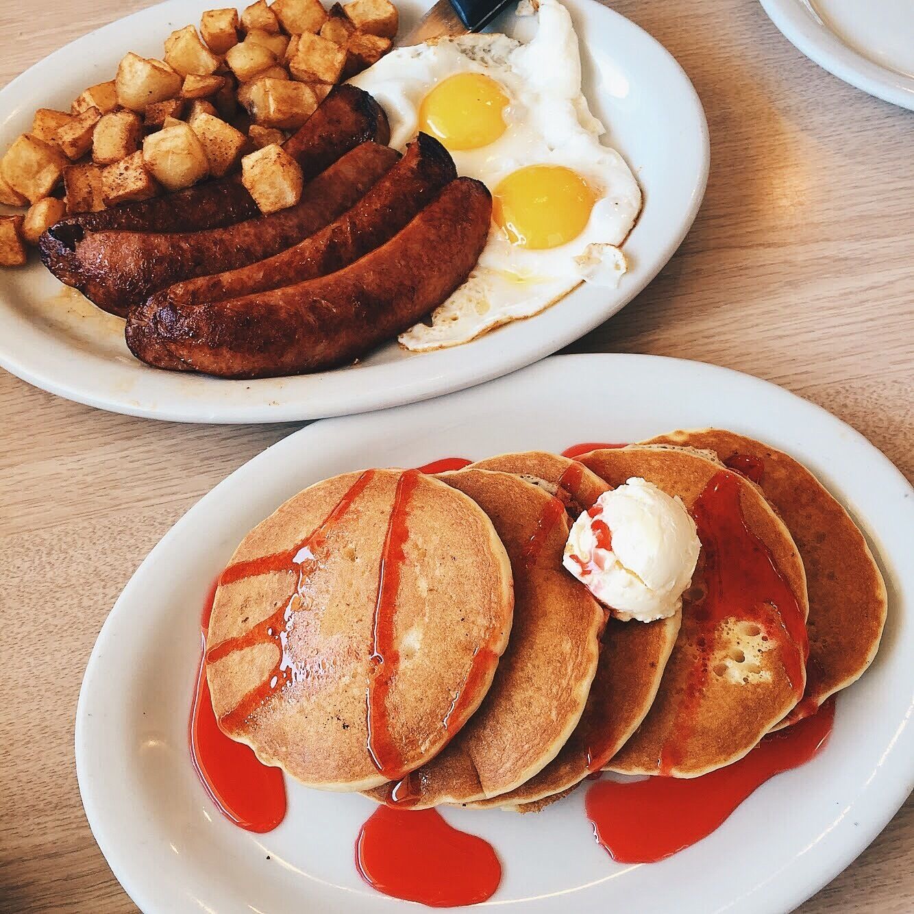 
Strawberry pancake for brunch
#LosAngeles #US #pancake #brunch #egg #food

Taken at August 28th, 2015.