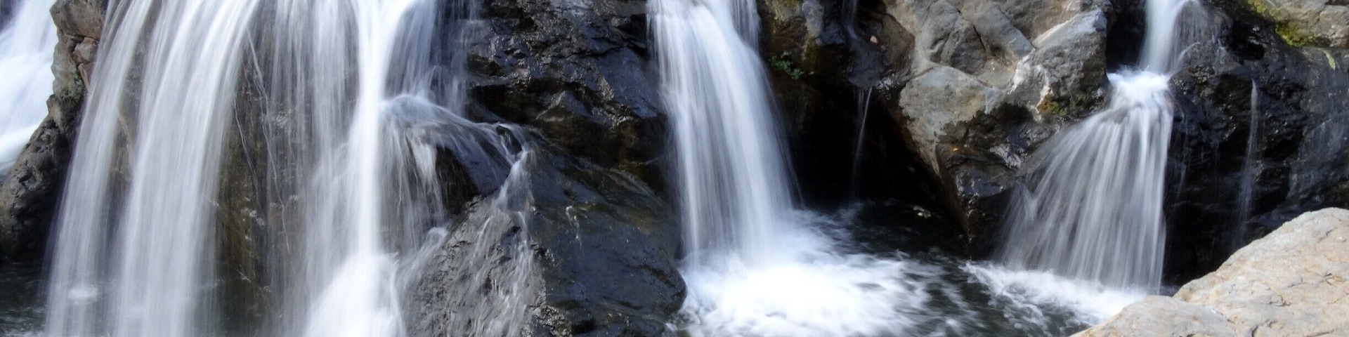 Nice, small water falls in the center of the way from Nicoya and Samara, 1/2 mile of the main road.  You defiantly need to enter the GPS coordinates in order to find this hidden gem or use the map assigned to this picture.