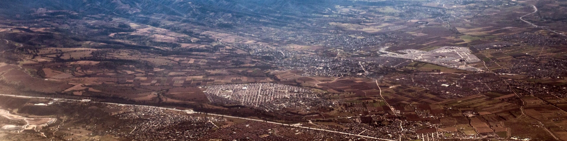 Mexico's "Smoking Mountain" Popocatépetl literlly smoking, next to its sibling Iztaccihuatl (left)