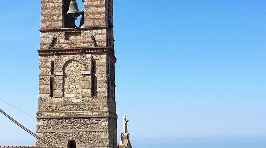 Half way up a mountain, best reached by Vespa đ”