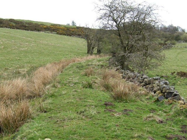 Embankment on the 1785 Caldon Low Railway There were four phases of tramroad building between Caldon Low Quarry and the Caldon Canal at Froghall. The second of these was a single-track wooden waggon-way, topped with iron, which ran along this low embankment. The waggons were horse-drawn singly, with no signalling or other controls. Traffic travelling in opposite directions was handled by providing passing loops at intervals along the line.