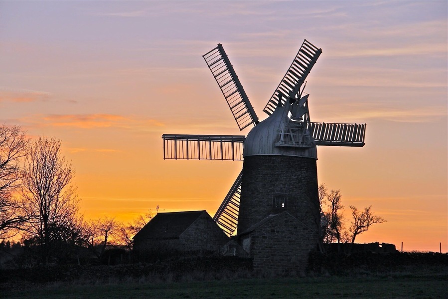 Heage Windmill, Derby - a rural urban place in Derby where this old historic working windmill on the Lonely Planet #nationalpark #historicalsite #hiking #travel #England #nature #landscape