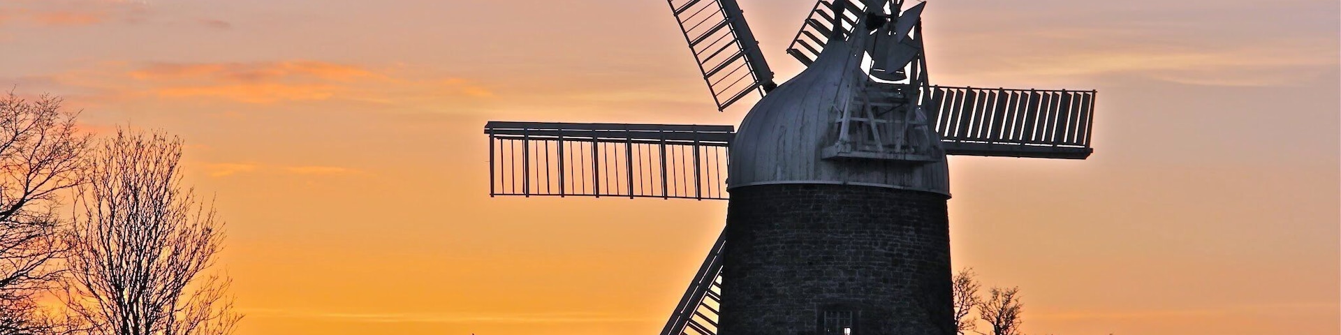 Heage Windmill, Derby - a rural urban place in Derby where this old historic working windmill on the Lonely Planet #nationalpark #historicalsite #hiking #travel #England #nature #landscape