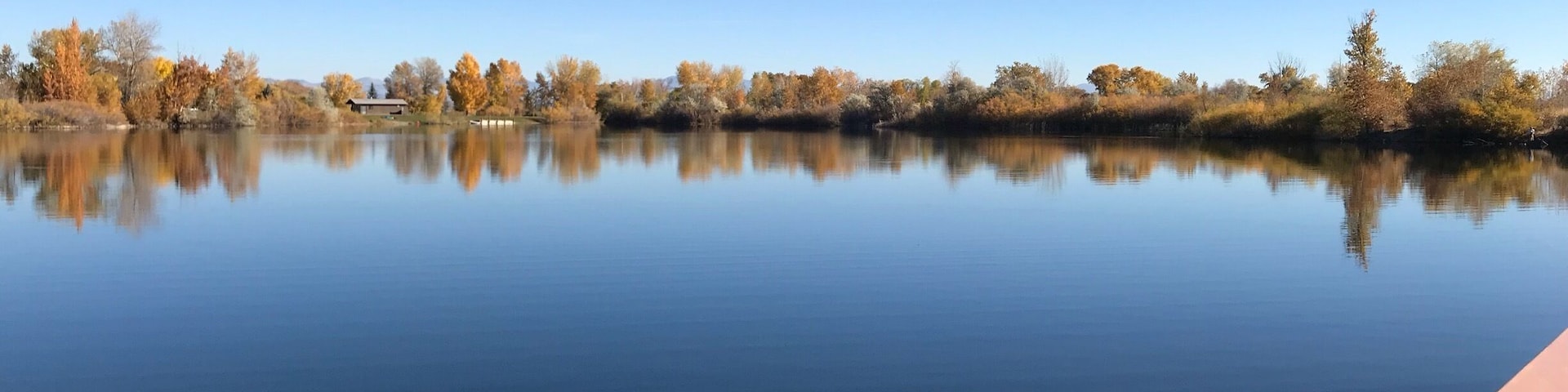 It’s amazing to have no wind in Helena. The water was so smooth when I took this picture from the fishing pier on the south side of the lake.
