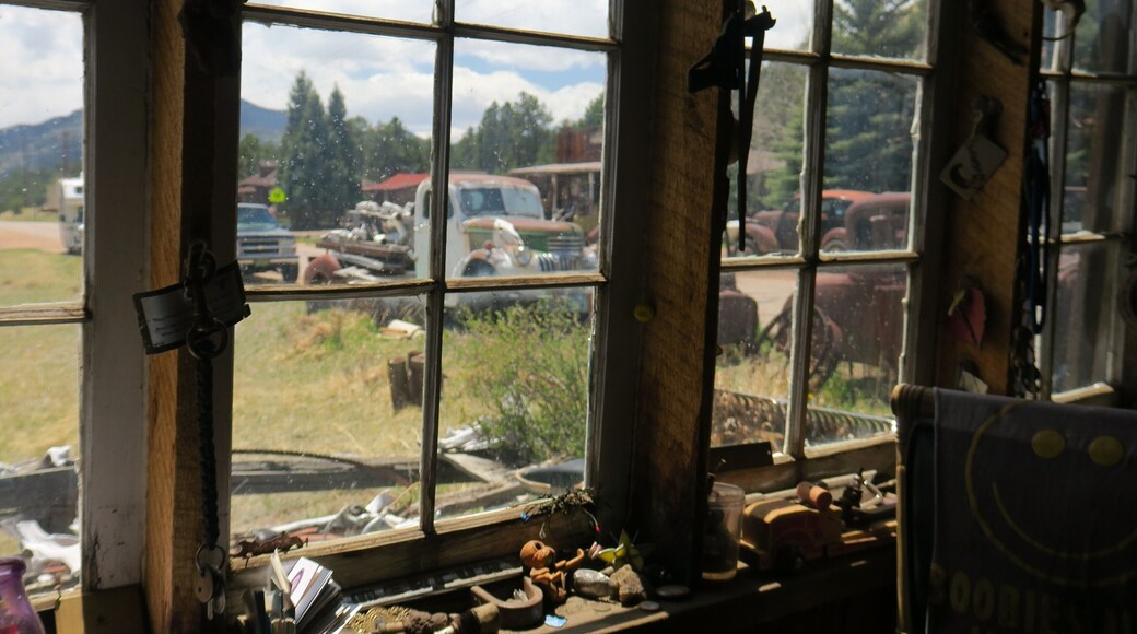 #BVSBLUE A place where time stood still and almost died if not for one man who bought up a large portion of the old mining town. Lots of old decay, rust, wood...odd arrangements of items for homes, industry, mining...Even old bones. Too many things to capture for an afternoon and a great tea room for homemade meals and baked goods and at least 4 bars for other libations..