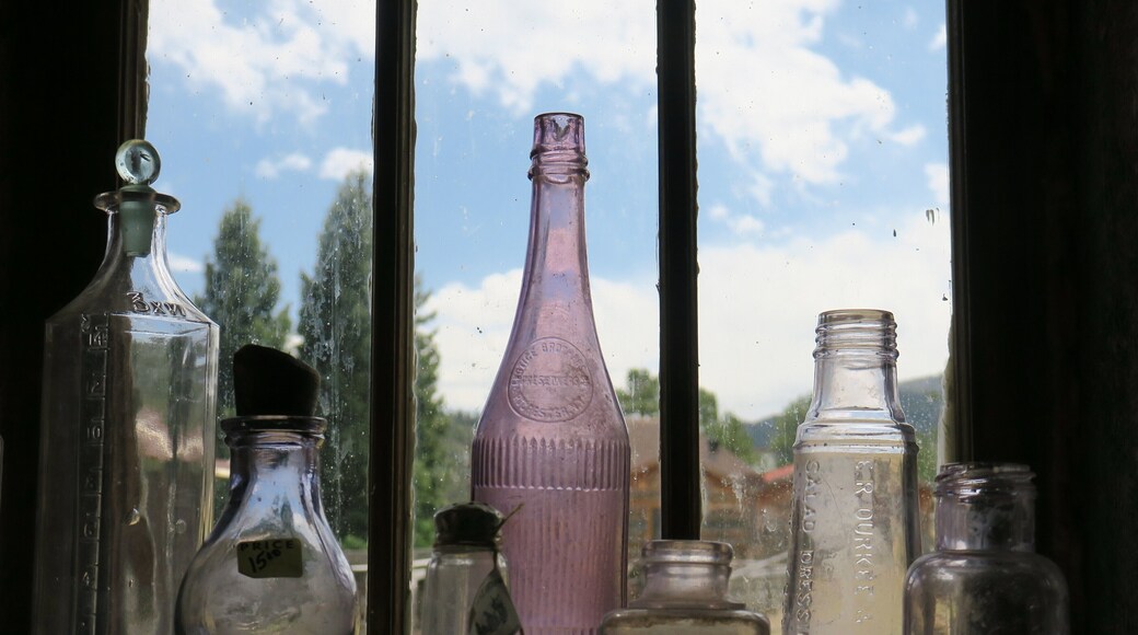 #BVSBLUE Everywhere I looked there were picture opportunities. Decay everywhere..rust, old glass, broken glass, old wood. Everything in unexpected combinations Mostly the working of one man who bought the town hall, the museum, the antique store the garage...he keeps the town busy and entertained with zanny festivals.