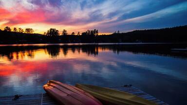 Kayaks and a colorful sunset at Lake Fairlee in Thetford Center, Vermont.
#goldenhour