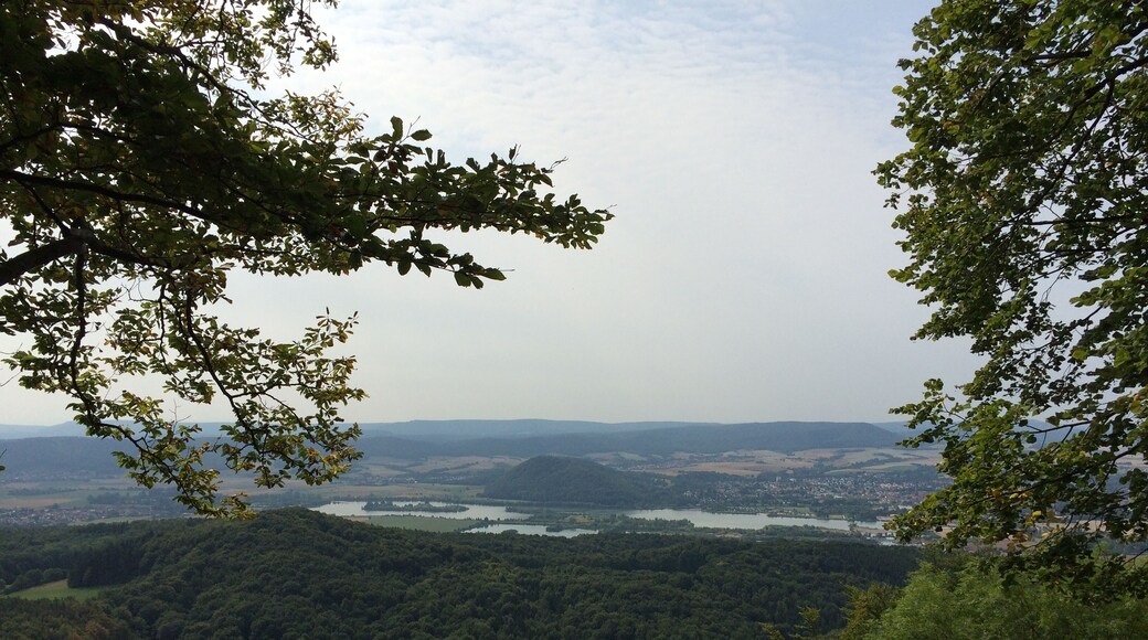 Aussichtspunkt Silberklippe (491 m) am Werra-Burgen-Steig Hessen (X5H) mit Blick auf Werrtalsee, Leuchtberg und Eschwege