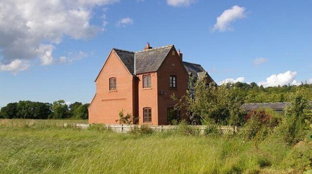 House near Cholmondeley Castle This wasn't actually on my map.