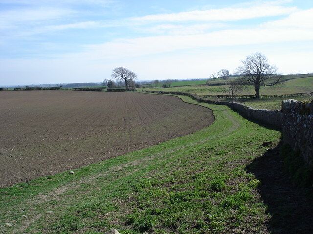 Farmland south of Tunstall Taken from the end of the paved path south out of Tunstall, this is the start of the public footpath that leads over Low Pasture towards Winterfield House.