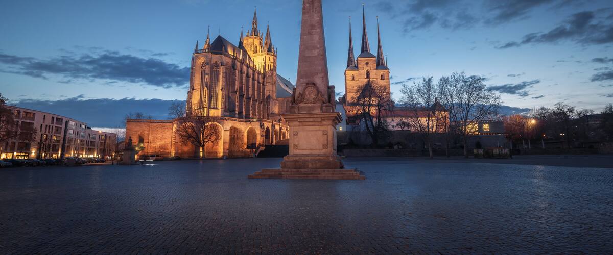 Domplatz Square View with Erfurt Cathedral, St. Severus Church (Severikirche) and Obelisk at night - Erfurt, Thuringia, Germany