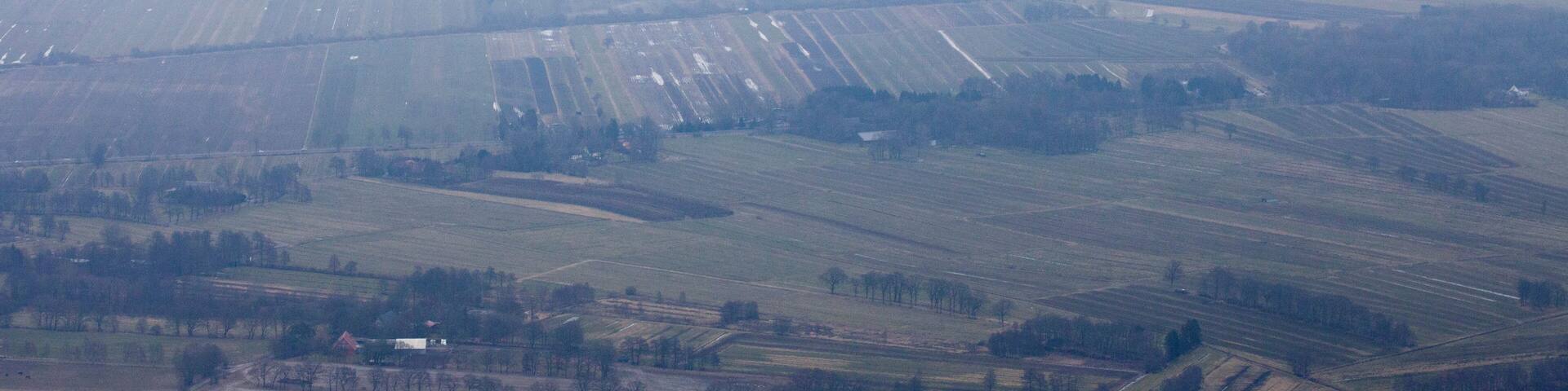 Luftaufnahme: Blick von der Wingst in Richtung Osten auf die Oste
