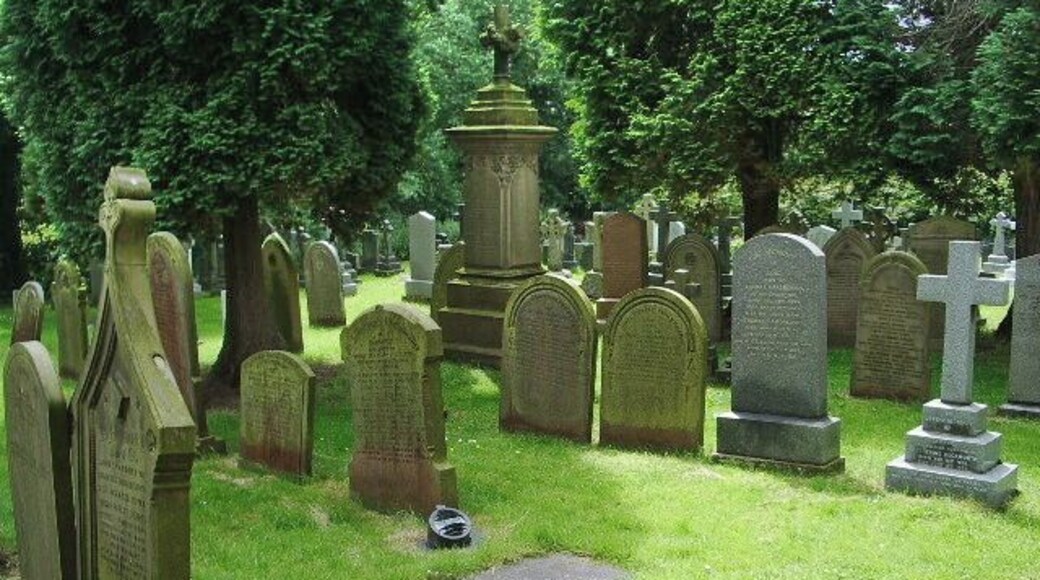 The Parish Church of Broughton St John the Baptist, Graveyard