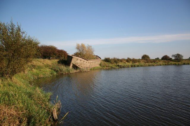 Concrete barge Concrete barge http://www.concretebarge.co.uk/ on Winthorpe Lake